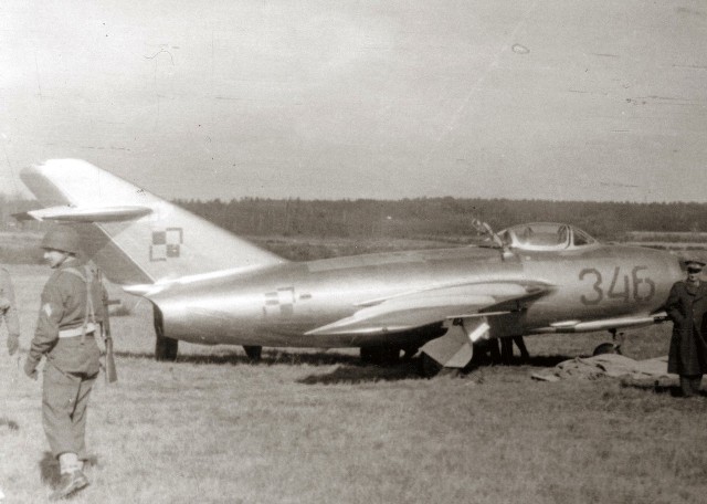 MiG por. Jareckiego po wylądowaniu na Bornholmie, 5 marca 1953 r.