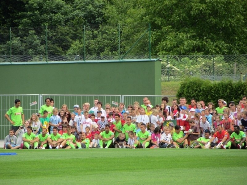 Euro 2012: Polowanie na autograf Ronaldo w Opalenicy [ZDJĘCIA]