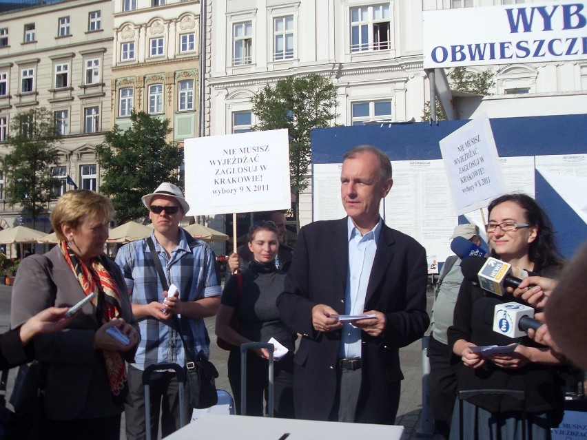 Akcja PO w Krakowie: &quot;Nie musisz wyjeżdżać. Zagłosuj w Krakowie&quot;[ZDJĘCIA]