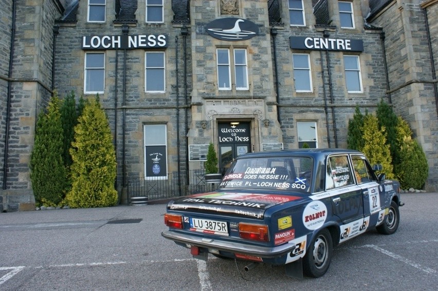 Złombol: Lubelska ekipa dotarła do Loch Ness w Szkocji