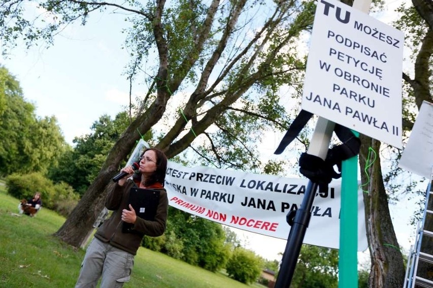 Ponad stu poznaniaków protestowało w sobotę przeciwko...