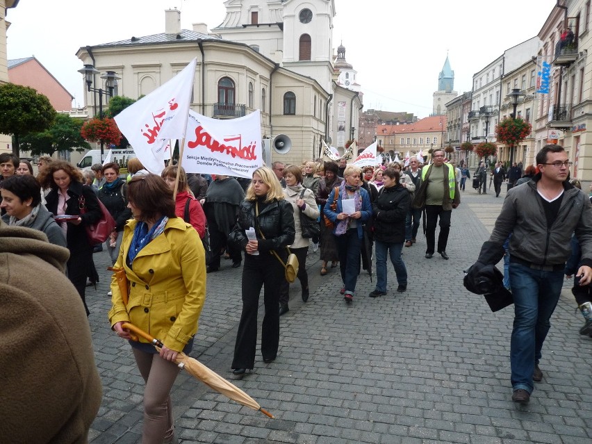 Lublin: Protest pracowników DPS-ów (ZDJĘCIA)