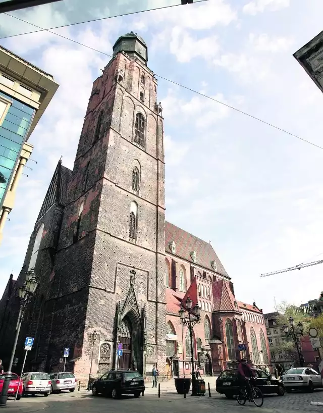 Turystów przyciąga wieża kościoła