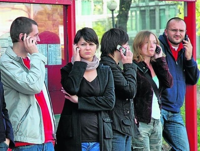 W Warszawie lepiej jest wygadać się przed wejściem do autobusu. Za rozmowę w pojeździe możemy zostać wyrzuceni