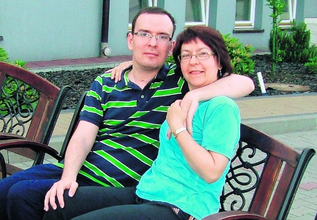 Kamil z mamą podczas rehabilitacji w Krakowie