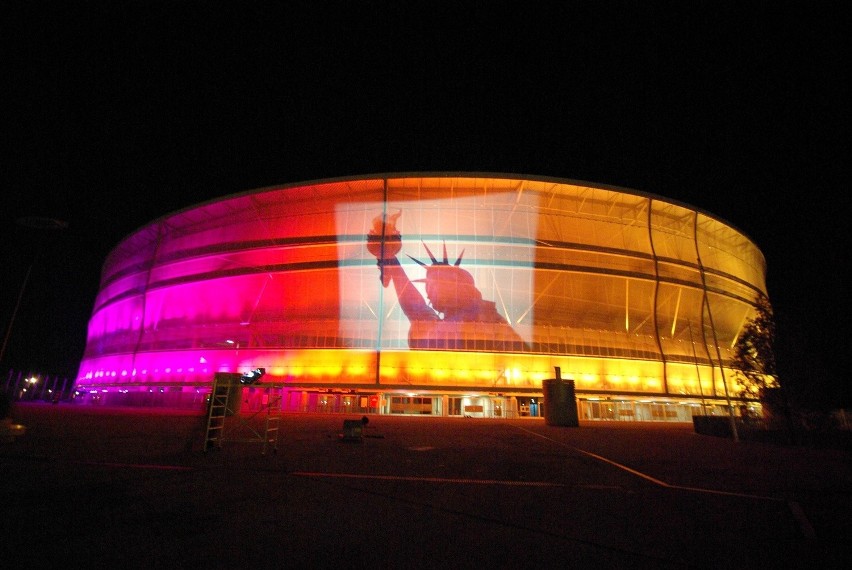 Zobacz jak może świecić wrocławski stadion. Robi wrażenie! (ZDJĘCIA)