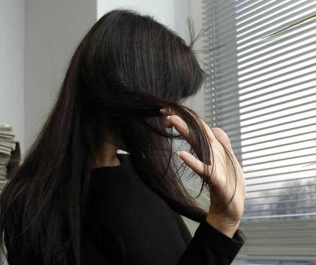 Kobiety, które zdecydują się ściąć długie włosy mogą przeznaczyć je na peruki dla chorujących na raka.