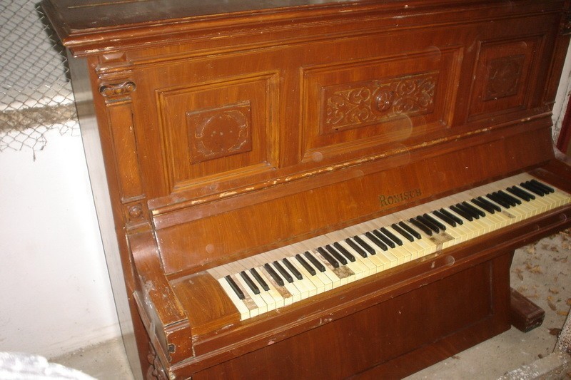 Pianino prawdopodobnie zostało wyprodukowane między 1910 a...