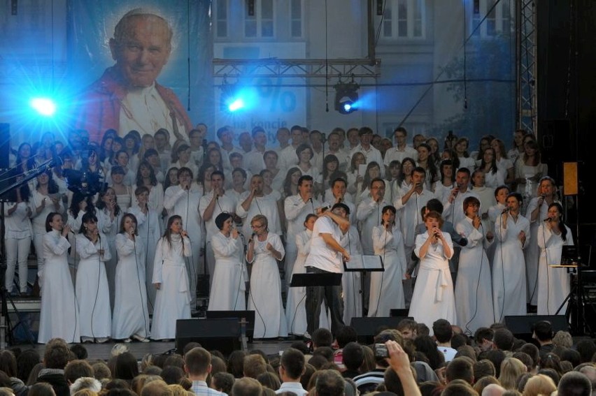 Koncert Chwały na placu Litewskim