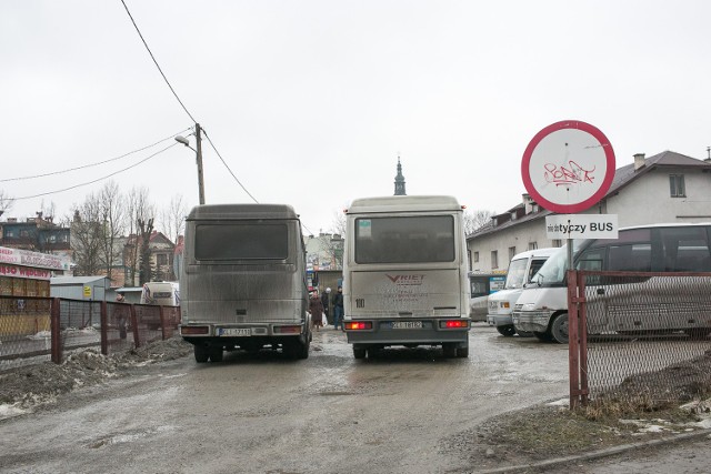 Przy ulicy Kilińskiego w Limanowej na dzierżawionej działce powstał prywatny zajazd dla autobusów jednego z przewoźników