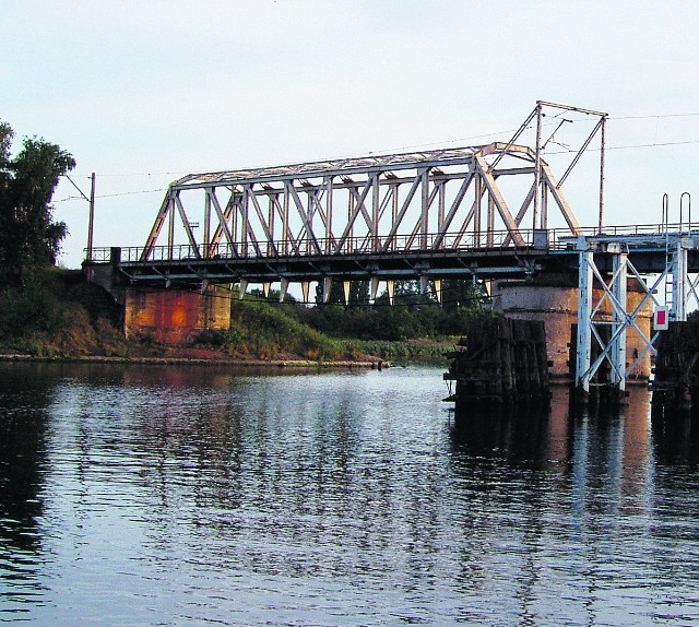 Stary obrotowy most kolejowy nad Martwą Wisłą