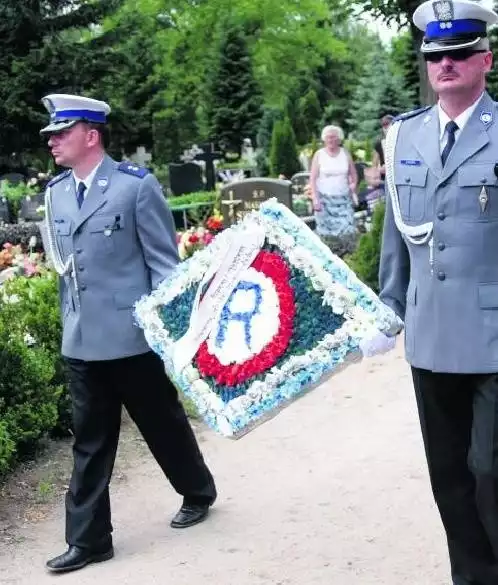 W czwartek zmarłego tragicznie policjanta pożegnali m.in. koledzy z pracy.