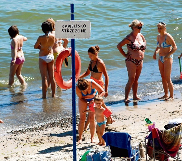 Doskonałym pomysłem jest, np.  na plaży, zaopatrywanie dzieci w opaski z  numerem telefonu