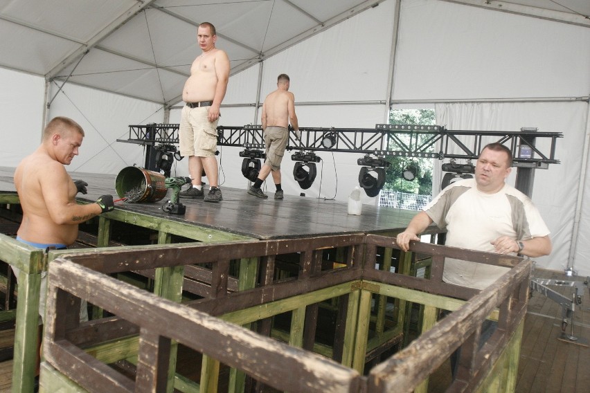OFF Festival 2012: Rozpoczęła się budowa scen [ZDJĘCIA]
