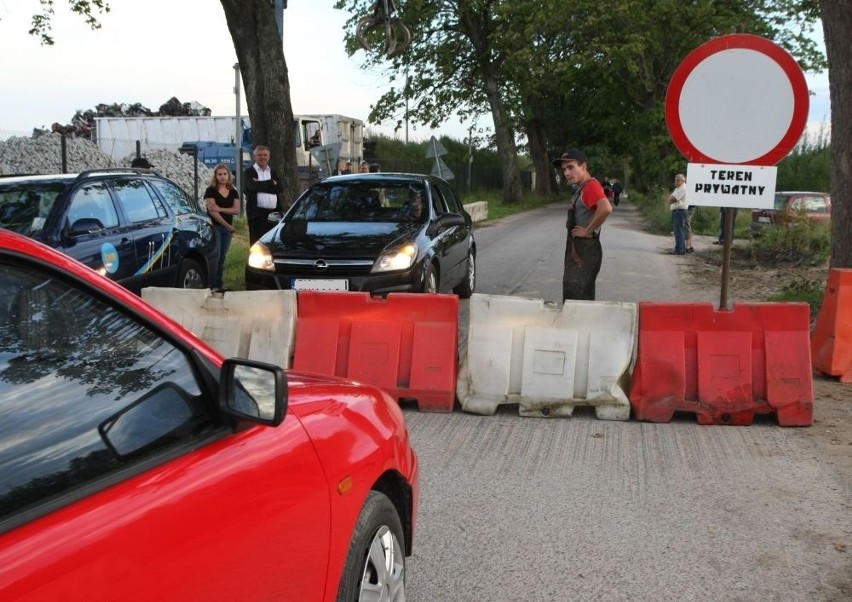 Droga w Karczemkach zamknięta - kierowcy się denerwują. Gmina milczy