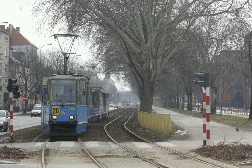 Wrocław: Tramwaj linii 20 potrącił kobietę. Wozy MPK kursują objazdami