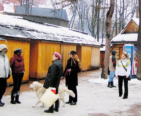 Władze miasta Zakopanego chcą na cztery stoiska regionalne na dolnych Krupówkach ogłosić przetarg
