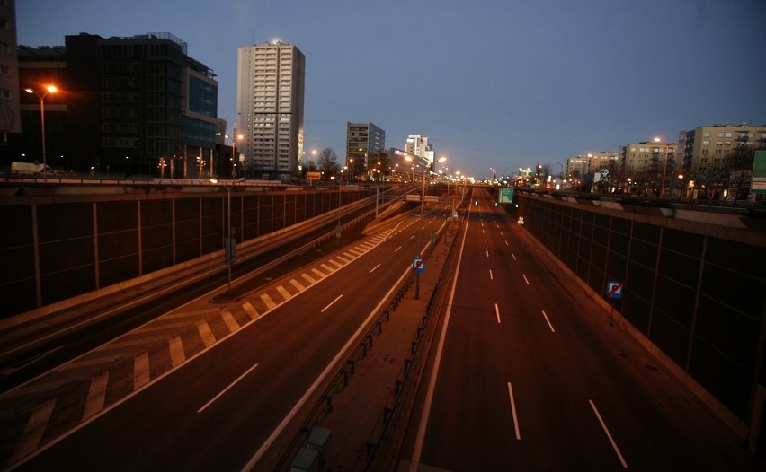 Katowice, ul. Chorzowska nad wjazdem do tunelu pod rondem,...