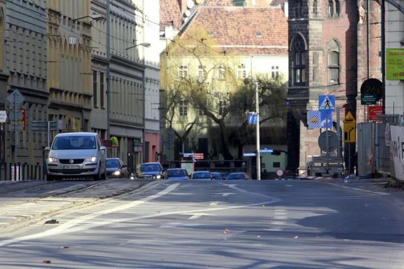 Kierowcy pytają, jak jeździć po ulicy Krupniczej. Znaki tu ogłupiają