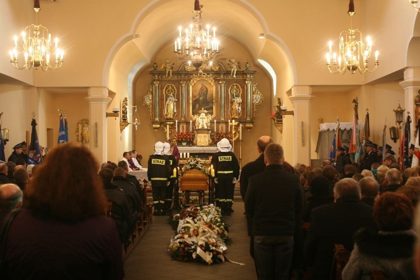 Pogrzeb sołtysa Nędzy Mariusza Pendzicha. Zginął w wypadku [ZDJĘCIA]