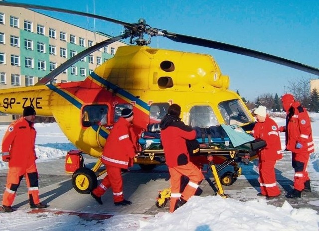 Zatrutą tlenkiem węgla nastolatkę lotnicze pogotowie ratunkowe przetransportowało  do szpitala w Łodzi, posiadającego komorę tlenową