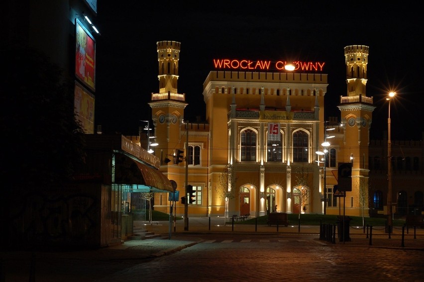 Wrocław Główny nocą. Co się tu dzieje? (PRZEWODNIK)
