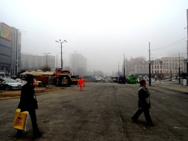 Katowice: Wylali asfalt na katowicki rynek. Tak zostanie do 2014 [ZDJĘCIA]