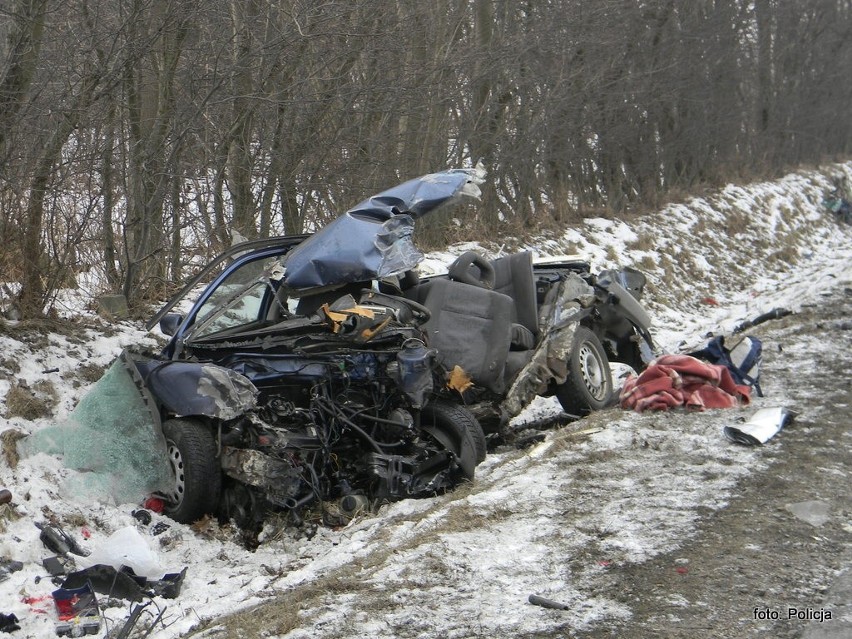 Wypadek w Białce: Zderzenie trzech aut. Jedna osoba nie żyje