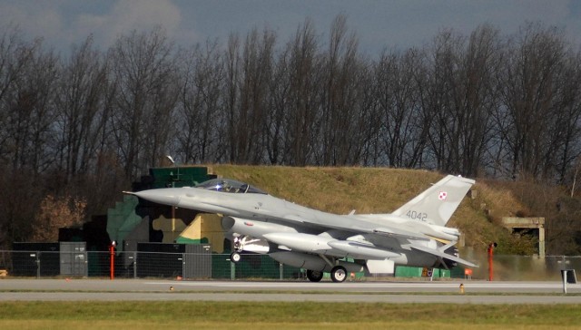 Hałas samolotów F16 przeszkadza mieszkańcom Krzesin i okolicznych miejscowości.