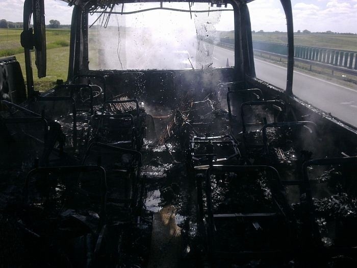 Buk: Spłonął autokar wiozący niemieckich turystów. ZOBACZ ZDJĘCIA