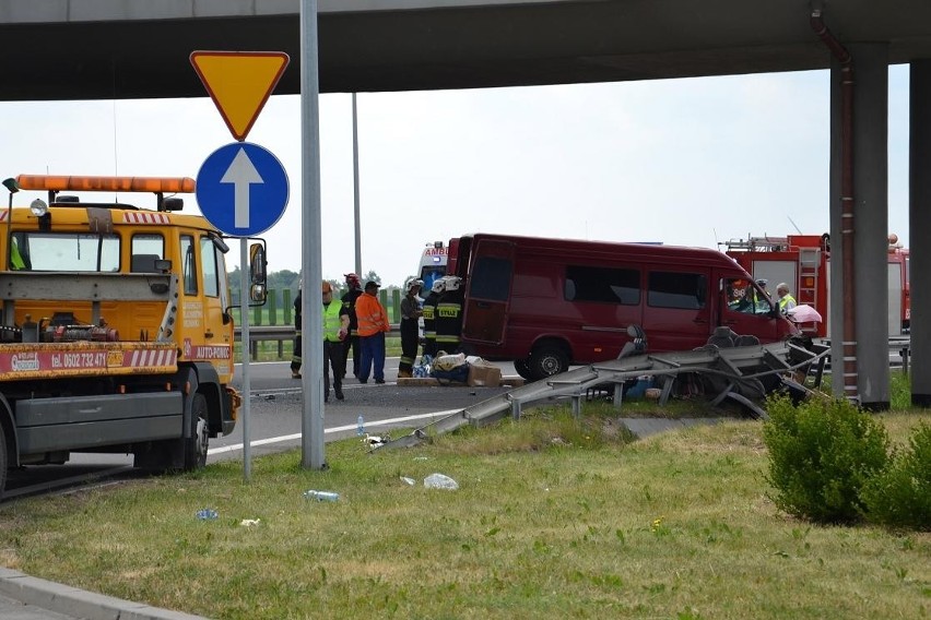 W wypadku pod Wrześnią ucierpiało 13 osób