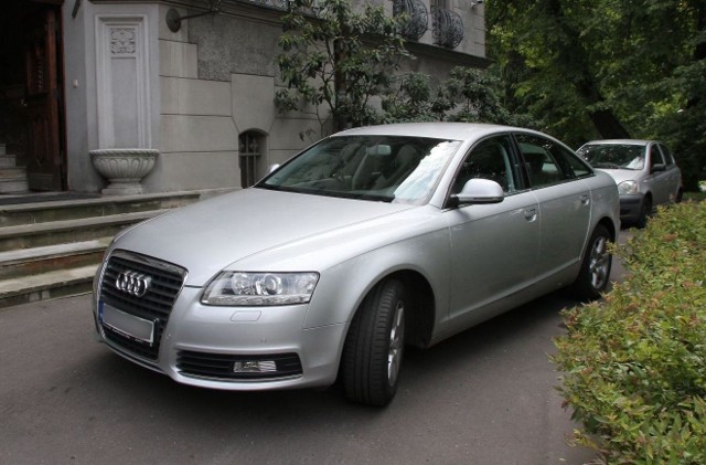 Prof. Stanisław Bielecki, rektor Politechniki Łódzkiej, jeździ audi A6, kupionym przez uczelnię w 2009 r. za 166 tys. zł