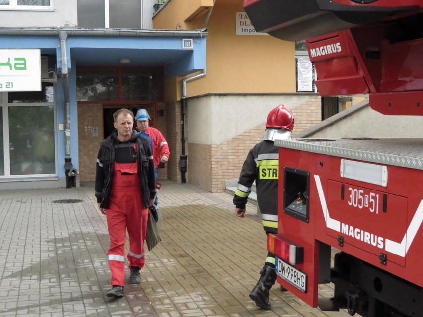 Wrocław: Pożar na Psim Polu. Zawinił środek do rur?