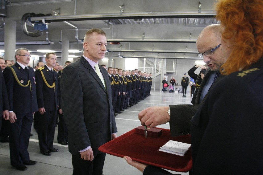 Katowice: Strażacy otrzymali awanse i odznaczenia z okazji Święta Niepodległości [ZDJĘCIA]