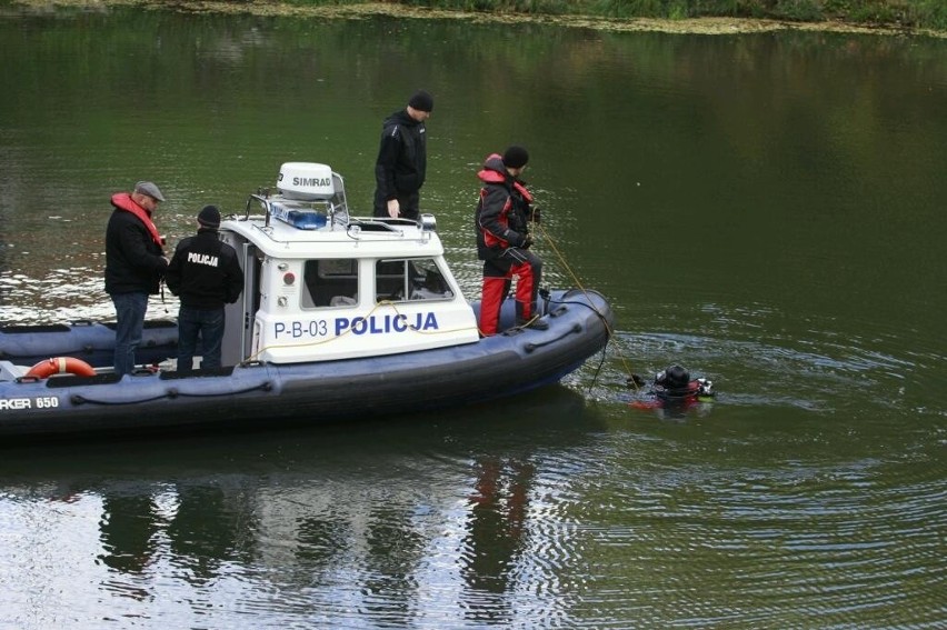 Czego szukała policja przy moście Szczytnickim? Wraca sprawa okrutnego zabójstwa (ZDJĘCIA)