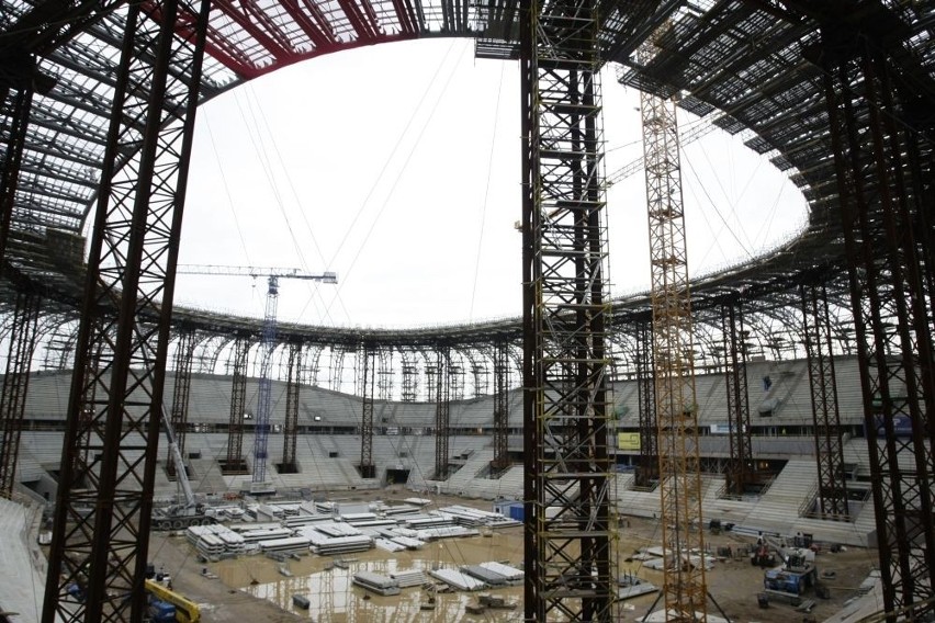 Gdański stadion rośnie. Zdjęcia wykonano 15 listopada 2010...