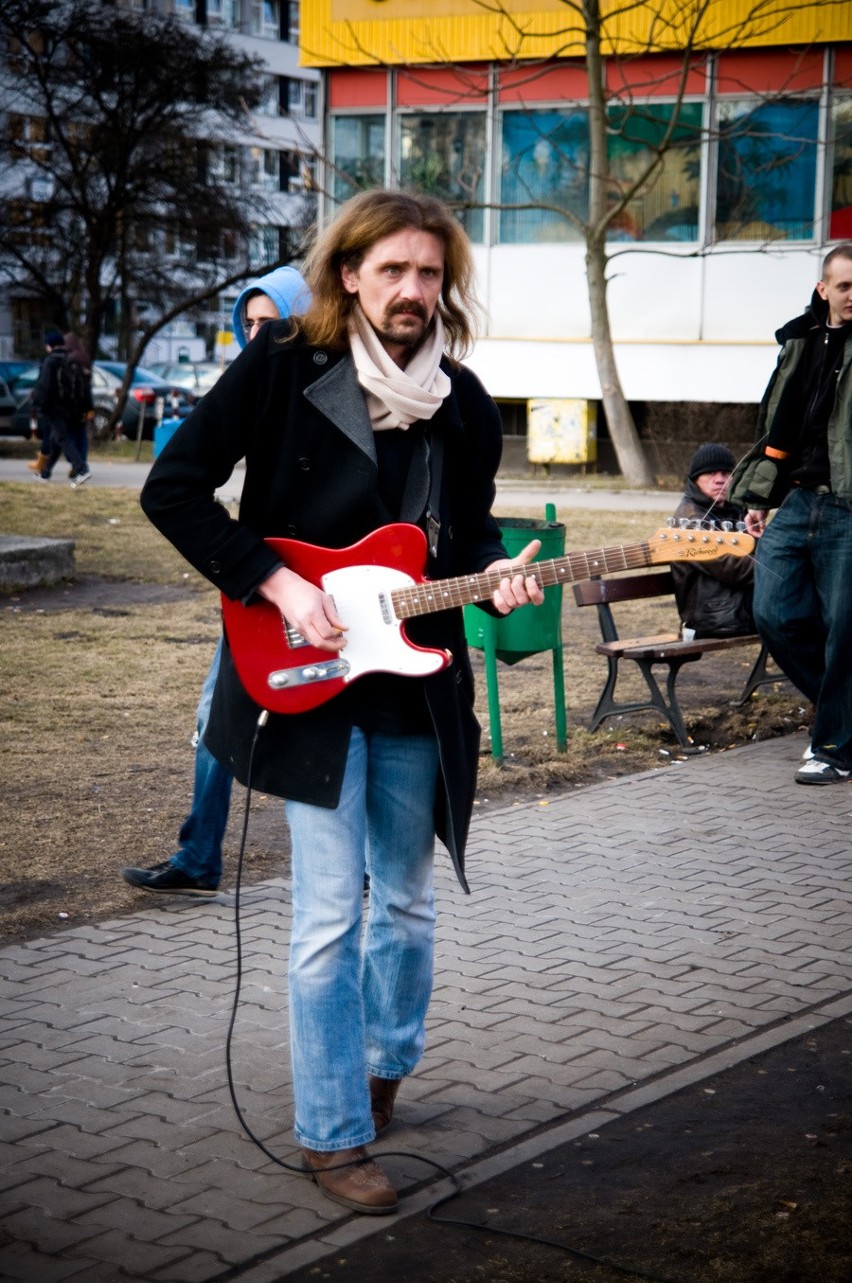 Gitara Gienka Loski dla chorego studenta z Lublina (ZDJĘCIA)