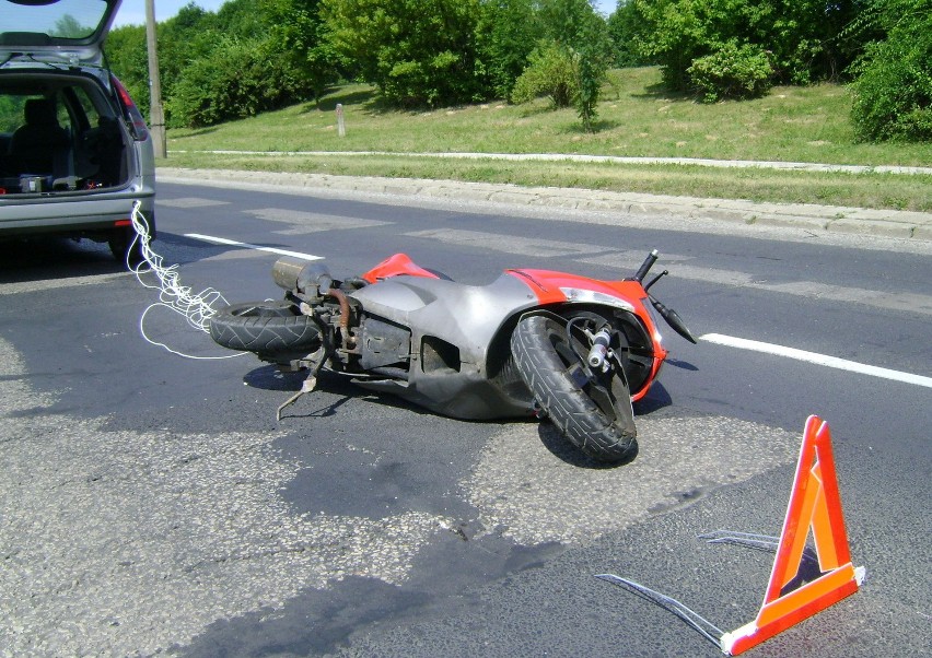 Na ul. Filaretów przewrócił się holowany motorowerzysta (ZDJĘCIA)