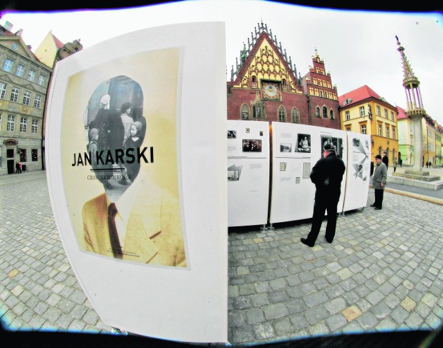 Wystawę poświęconą Janowi Karskiemu można było oglądać na wrocławskim Rynku