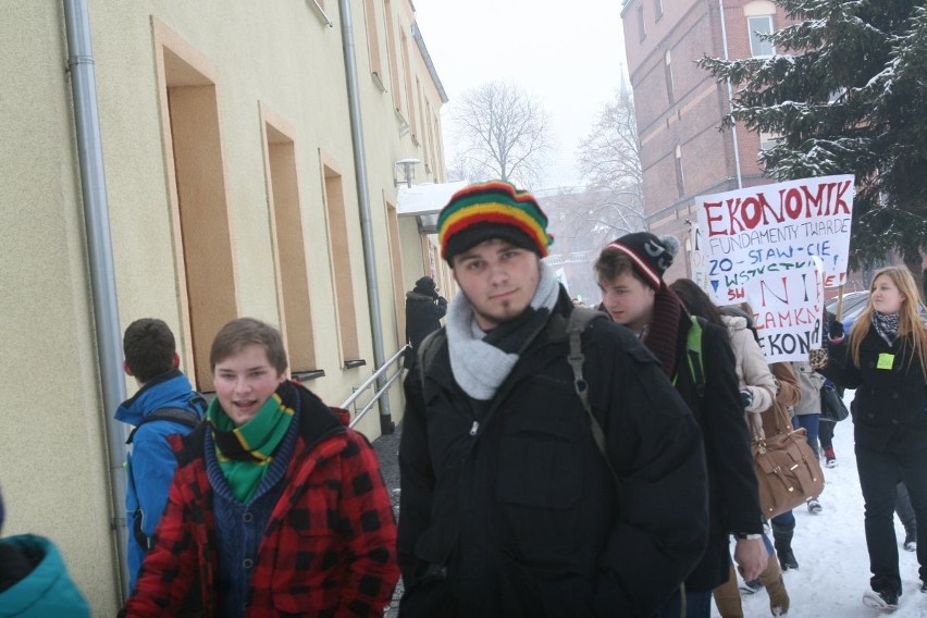 Manifestacja młodzieży Ekonomika z Raciborza [ZDJĘCIA i WIDEO]