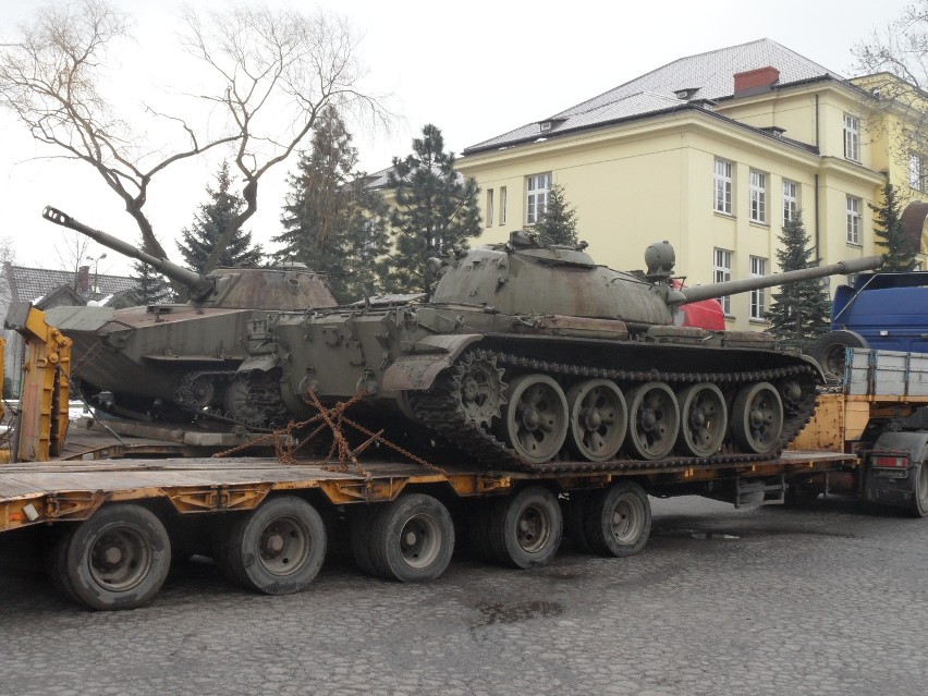 Czołgi w Dąbrowie Górniczej! Będą atrakcją Parku Militarno-Historycznego &quot;Reduta&quot; [ZDJĘCIA, WIDEO]