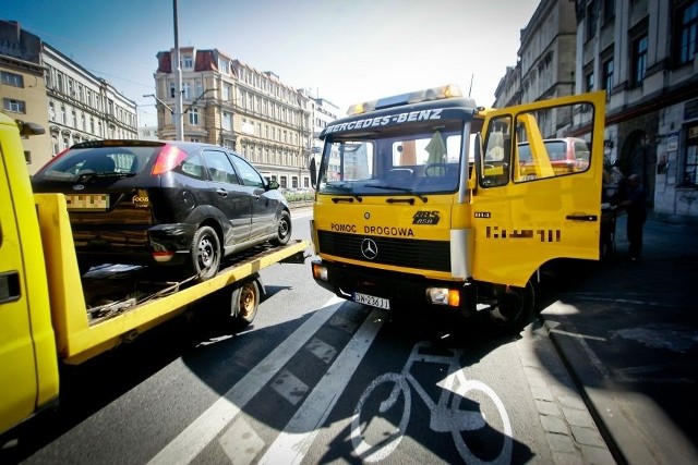 Jeśli ktoś parkując zasłoni nam dojazd do garażu lub wjazd na podwórko, musi liczyć się nawet z odholowaniem auta