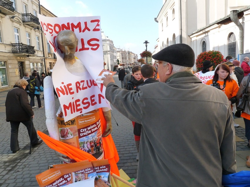 Strajk Żywności w Lublinie: Nie marnujcie jedzenia - happening pod ratuszem (ZDJĘCIA)