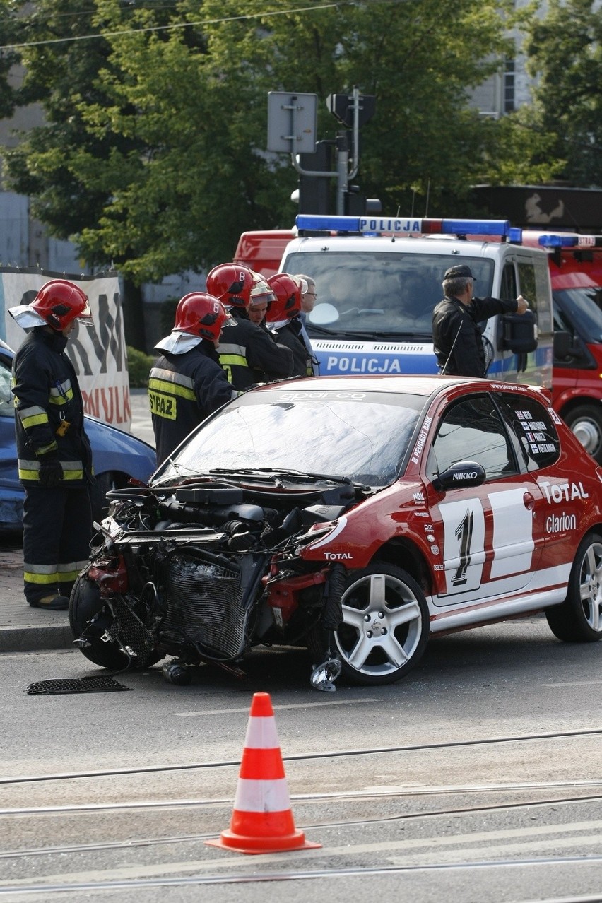 Wrocław: Wypadek na Trzebnickiej, zawinił kierowca mitsubishi (ZDJĘCIA)