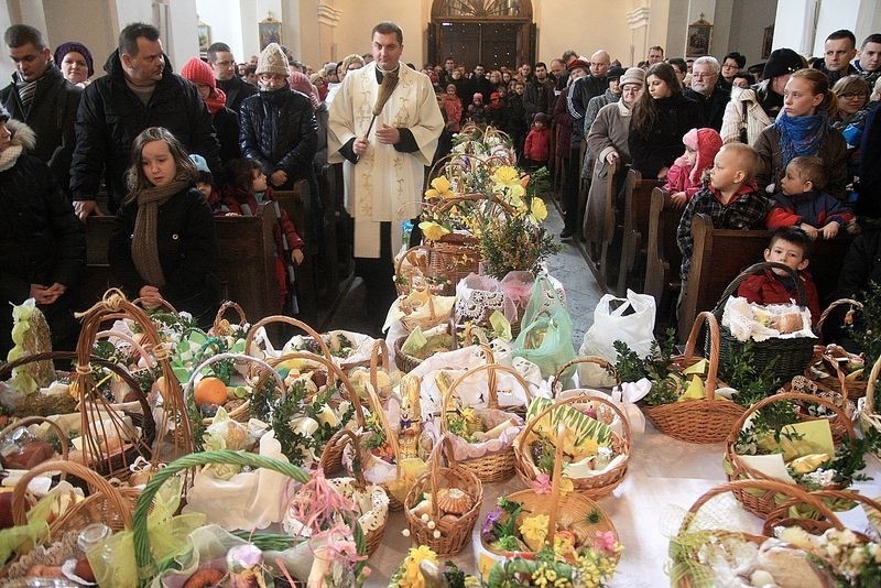 Wielkanoc 2013 w Chojnicach. Święcenie pokarmów w Wielką Sobotę [ZDJĘCIA]