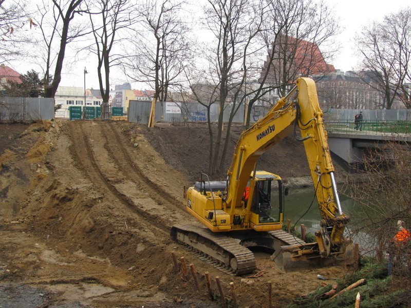 Wrocław: Tama na fosie miejskiej prawie gotowa (ZDJĘCIA)