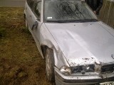 Nowodwór Piaski: Pijany kierowca BMW dachując zniszczył ogrodzenie