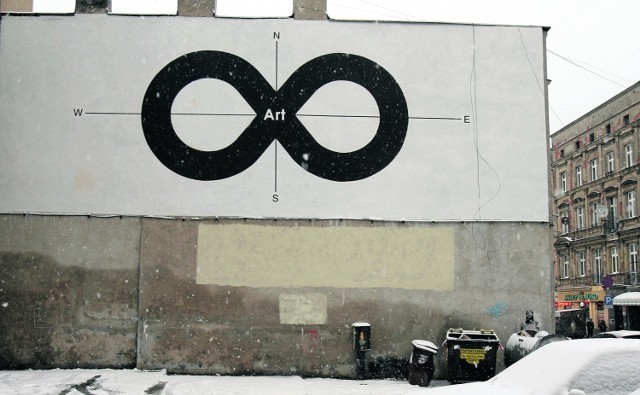 W ramach wydarzenia na ul. Nowomiejskiej 10 powstał mural nawiązujący do pracy Tadeusza Piechura