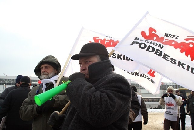 Pikieta Solidarności przed fabryką Fiat Auto Poland w...