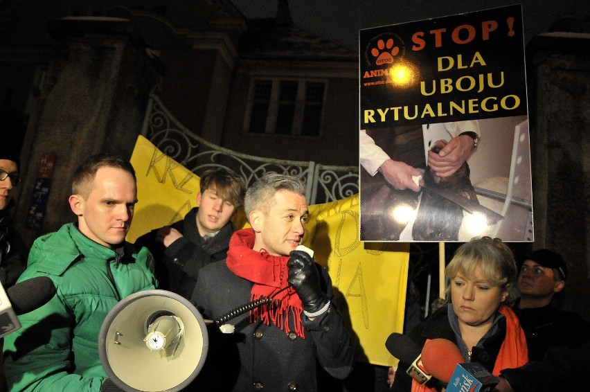 Gdańsk: Protestowali przeciwko ubojowi rytualnemu. Wśród pikietujących Robert Biedroń [ZDJĘCIA]